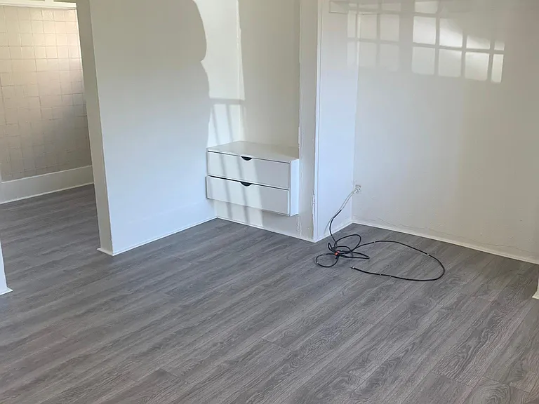 533 E Lomita Ave — Photo 1