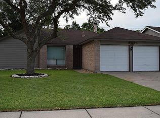 1121 Willow Creek Dr, La Porte, TX 77571