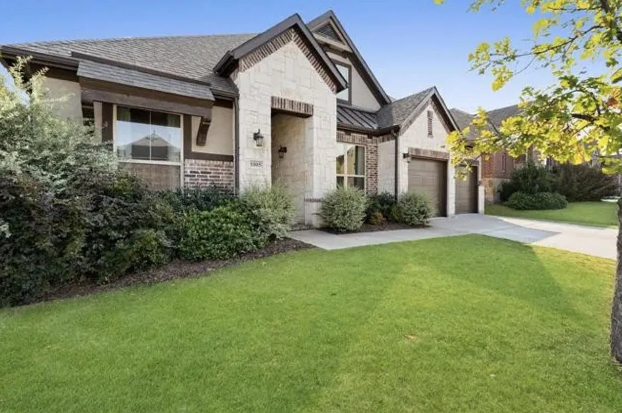 4 bed, 3.5 bath, 3126 sqft, $3,650 — Photo 2