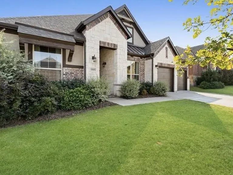 1005 Benbrook Trl — Photo 2