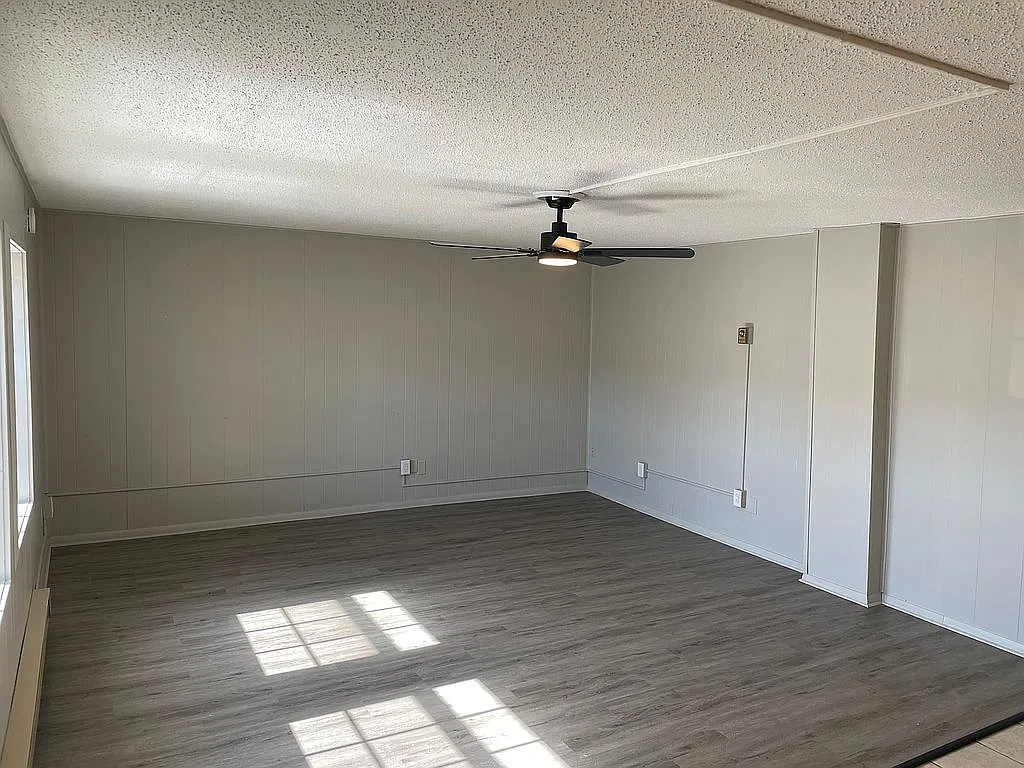 825 E Broadway St — Photo 3