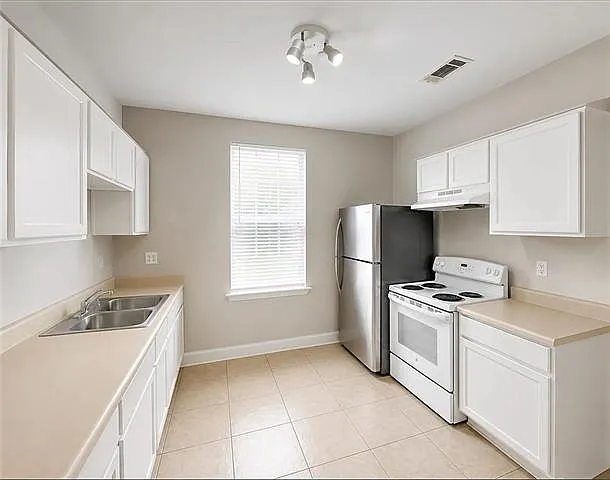8409 Apple St — Photo 2