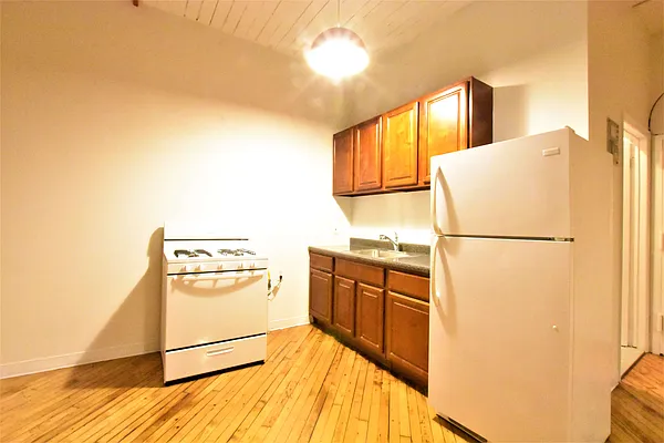 Rented by Clove Realty LLC | media 84