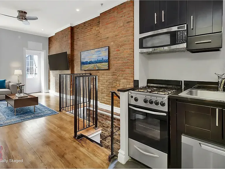 273 W 10th St #1RE — Photo 1