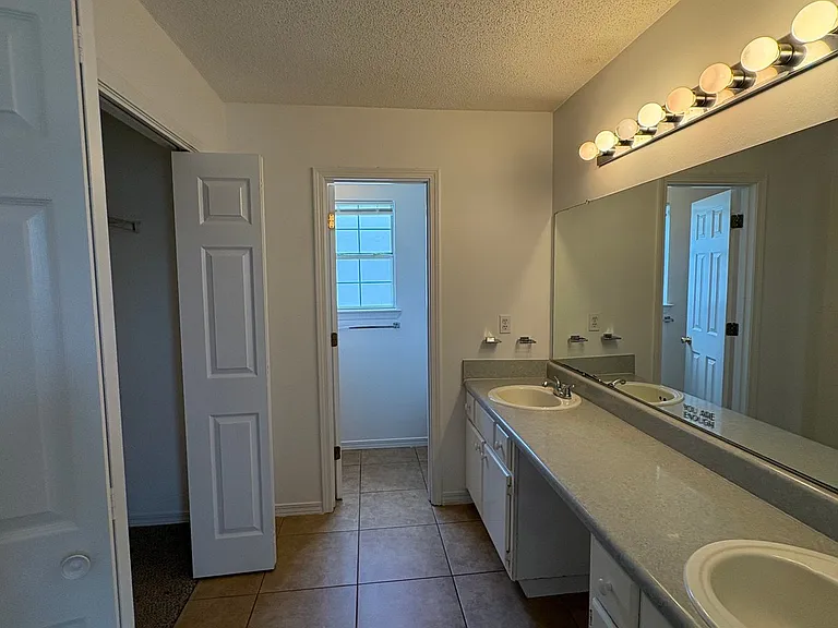 953 Southern Oaks Ct — Photo 8