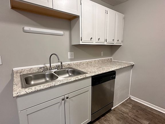 3rd image of 916 E Inskip Dr #1-15