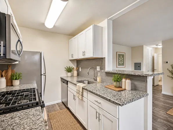 Hill Brook Place Apartment Homes