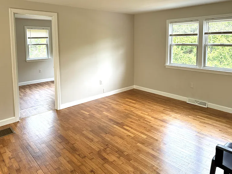 21 Bradford Ave — Photo 13