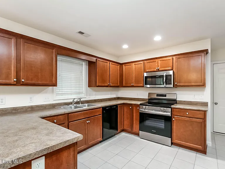 123 S Park Ln — Photo 9