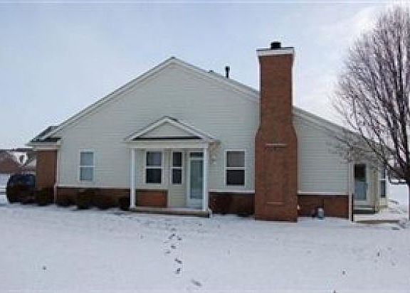 2nd image of 2972 Country Club Ln