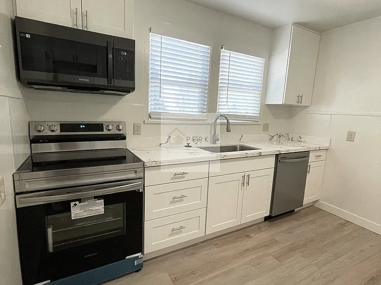300 Garden Ave N #A — Photo 8