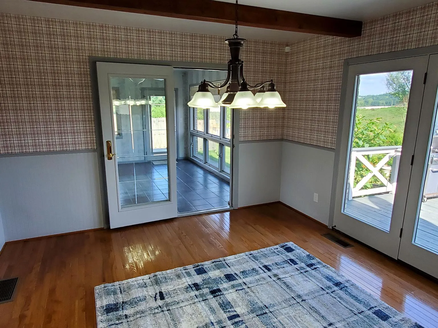 3 bed, 2700 sqft, $1,850 — Photo 4