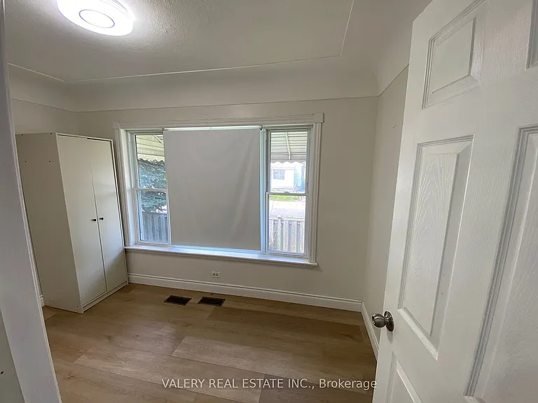 374 Edmonton St #MAIN — Photo 26