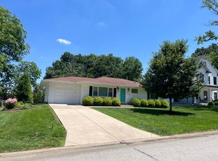 1030 Nana Ln, Saint Louis, MO 63131