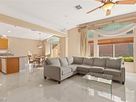 5th image of 2555 Sundew Ave
