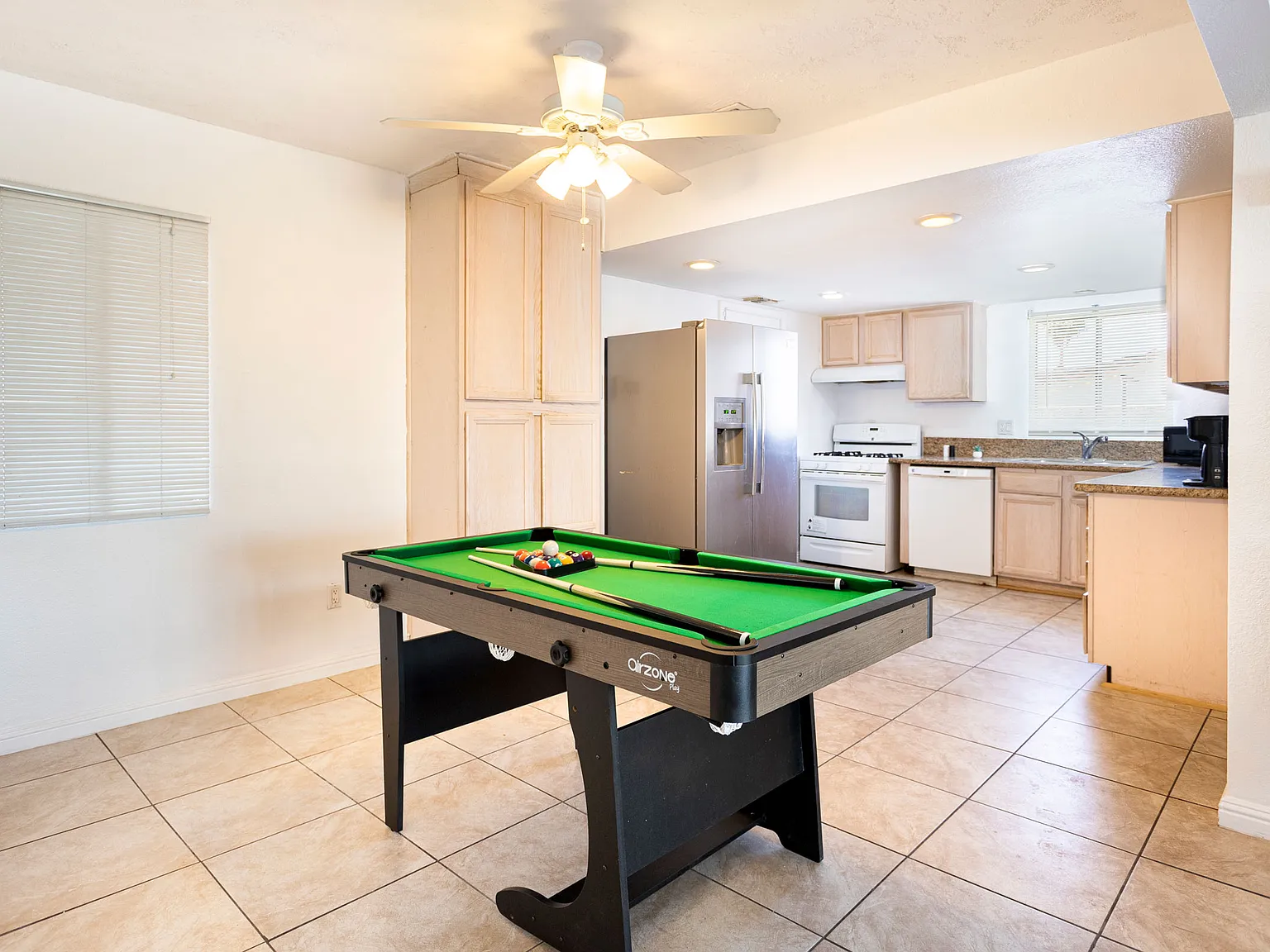 4 bed, 2002 sqft, $2,700 — Photo 4
