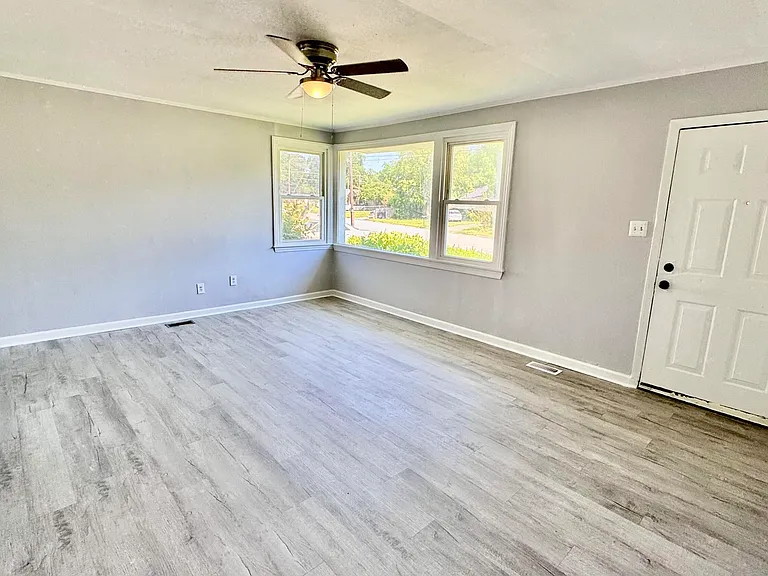 425 New River Dr — Photo 3