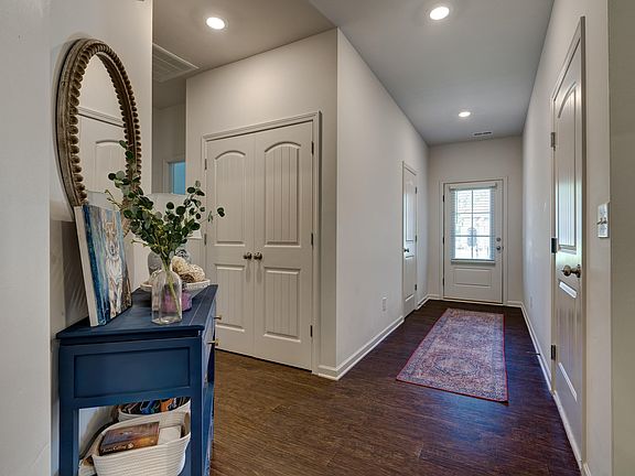 4th image of 390 Sterling Pl