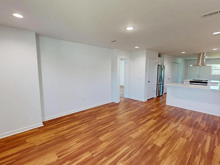 203 Charleston Dr — Photo 5