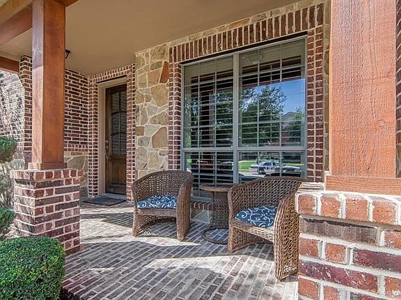 3rd image of 808 Moss Cliff Cir