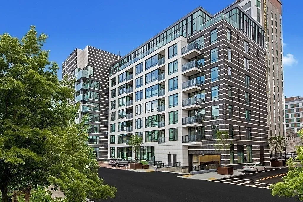 1 bed, 1.0 bath, 742 sqft, $4,200 — Photo 1