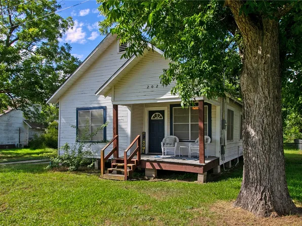 202 S Broadway St, Caldwell, TX 77836