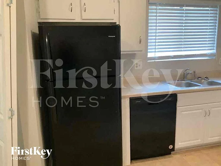 3907 Wood Path Dr — Photo 8