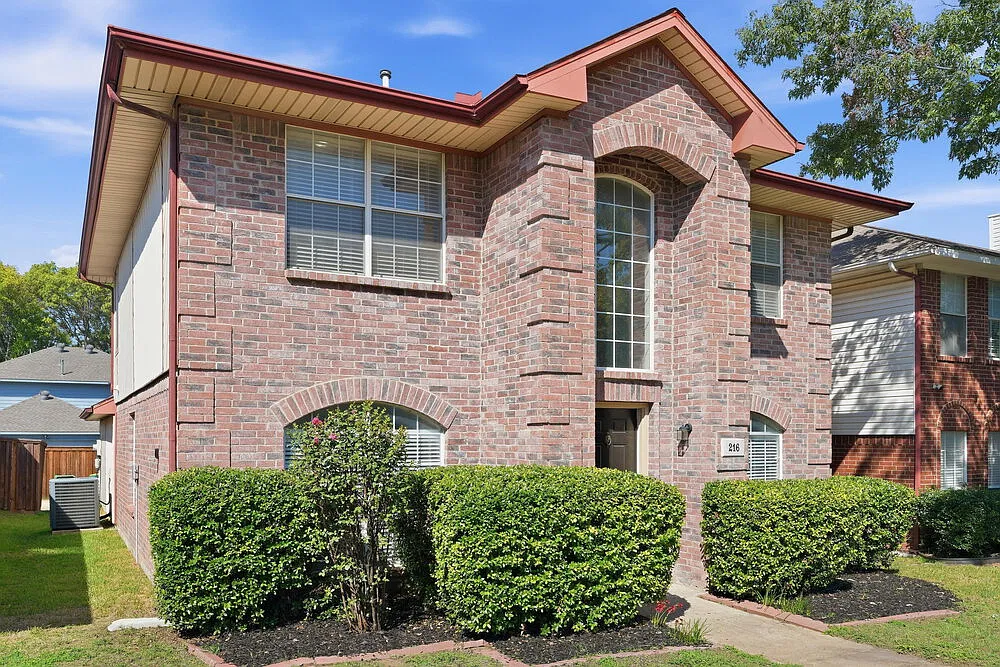 4 bed, 2.5 bath, 1769 sqft, $2,405 — Photo 4