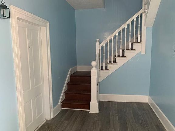 2nd image of 250 Telfair St #C