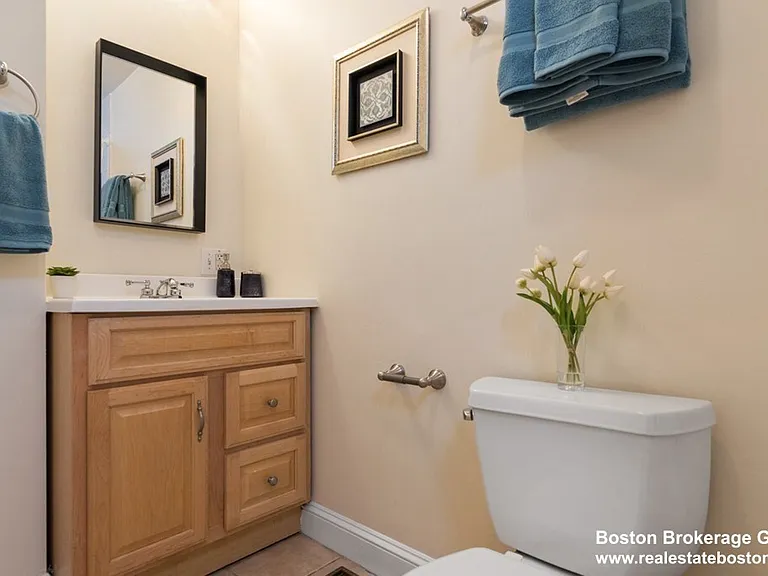 8 Howell St — Photo 2