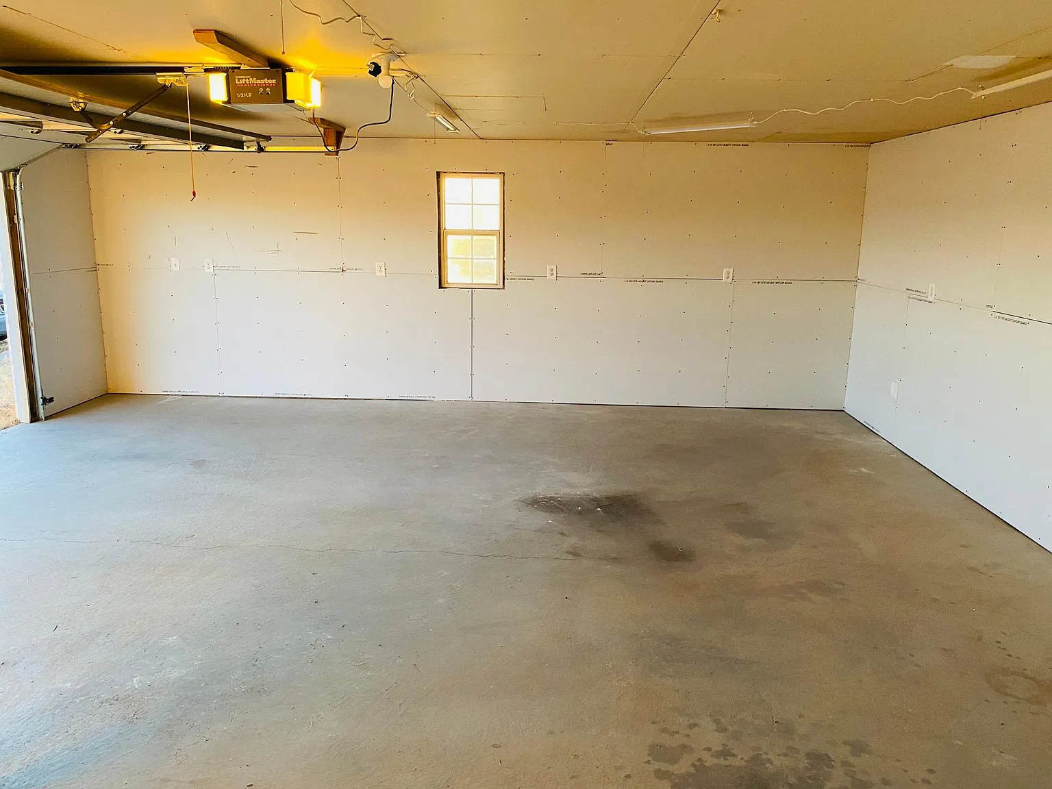 3 bed, 1296 sqft, $2,000 — Photo 3