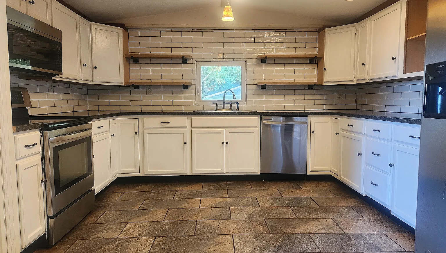 3 bed, 1248 sqft, $1,950 — Photo 1