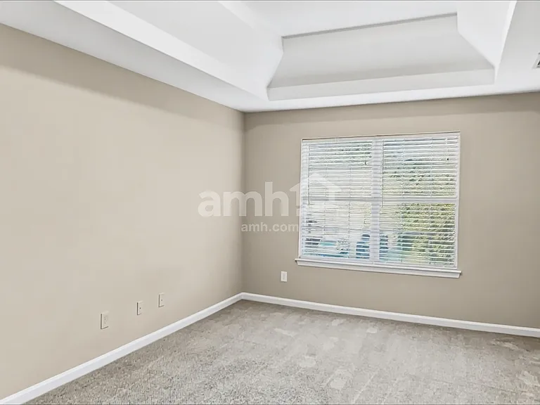4975 Hopewell Manor Dr — Photo 16