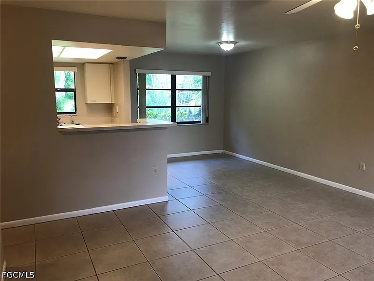 919 SE 8th Ter #7 — Photo 3