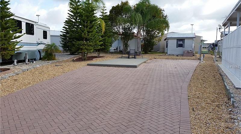 2nd image of 338 Palm Crest Ln