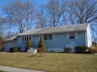 100 Tumblebrook Rd, Milford, CT 06461