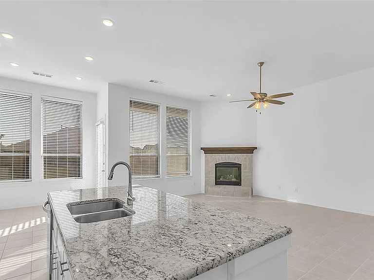 1805 Everglades Dr — Photo 9