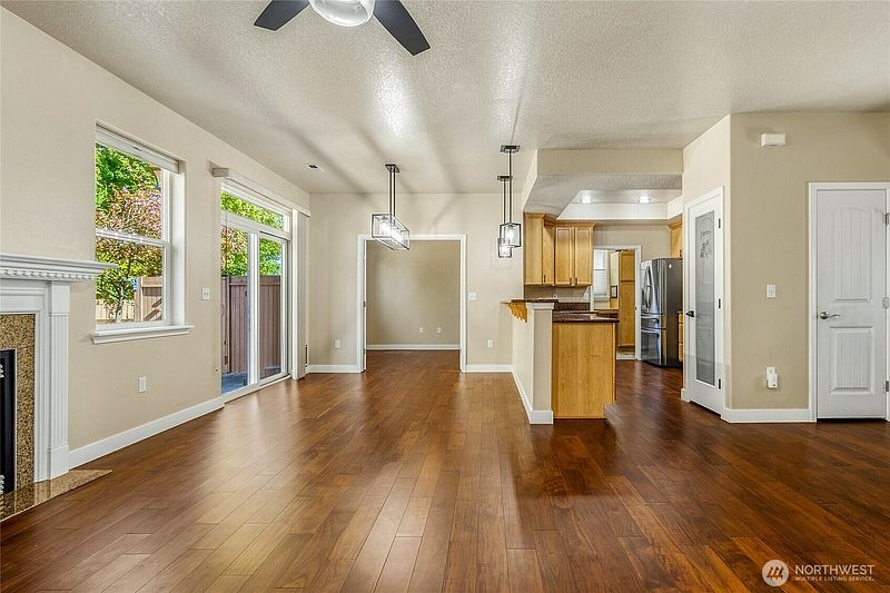 4th image of 403 SE 3rd Street