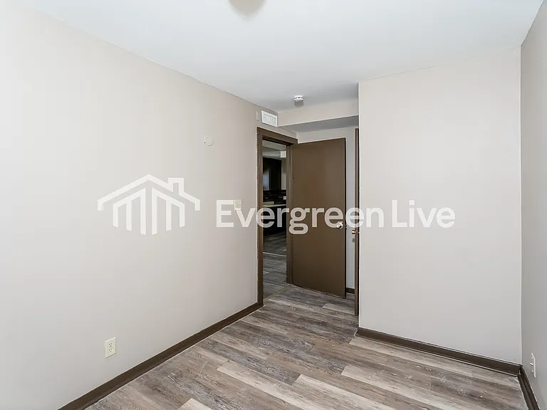 5147 N 58th St — Photo 7