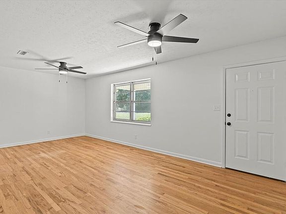 3rd image of 185 Cameron St