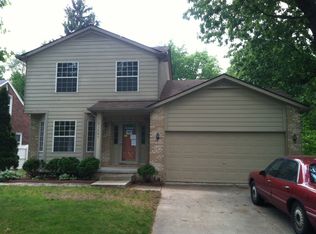 21297 W Nine Mile Rd, Southfield, MI 48075