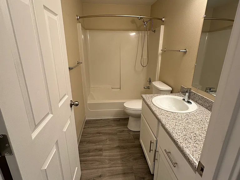 Evanbrook Apartments — Photo 18