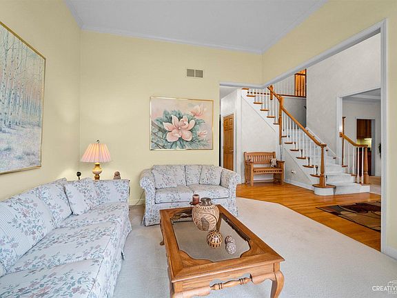 4th image of 11 Birchwood Ct