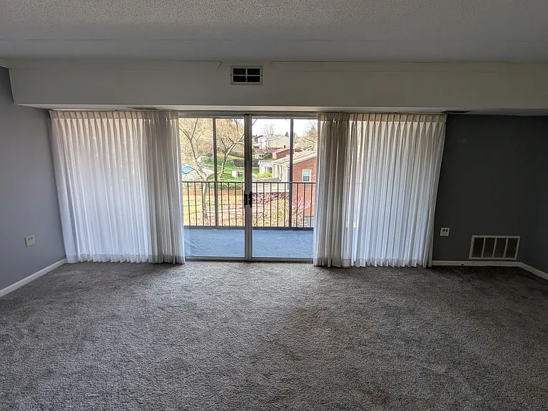 2120 Greentree Rd #705E — Photo 3
