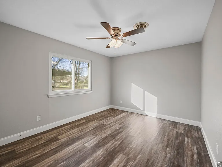 5421 Greenwood Way — Photo 18