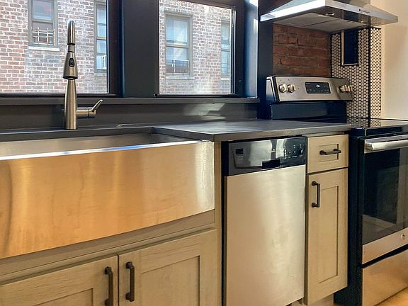5th image of 538 E 21st St APT E5