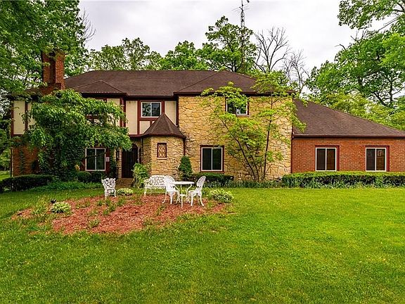 5th image of 160 Trailwoods Dr