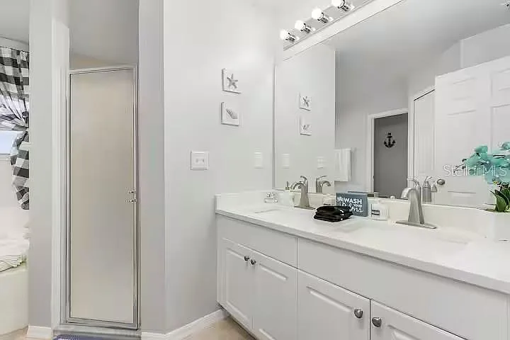 2705 SW 11th Pl — Photo 17