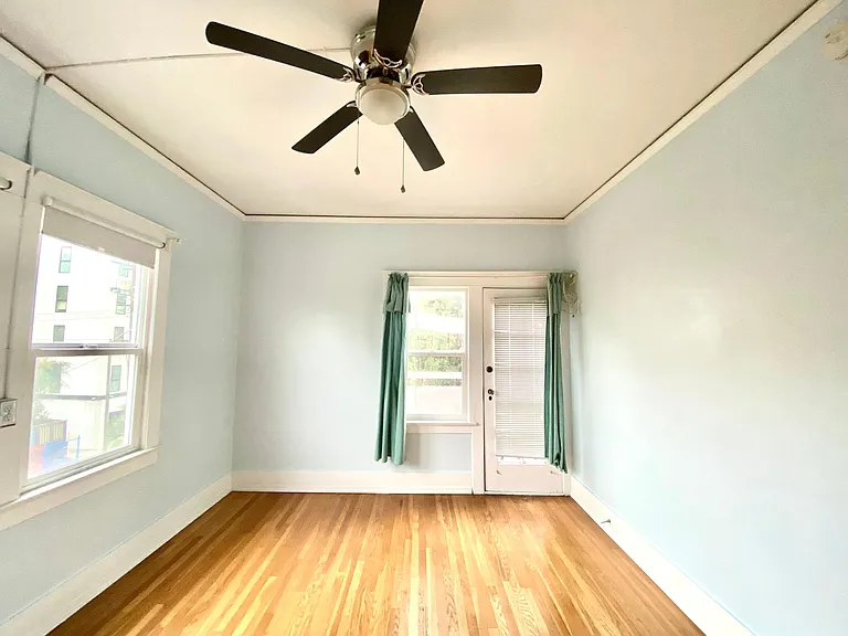 361 S Berendo St — Photo 10