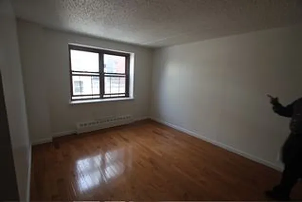 Rented by Robyn Lee, LREB | media 36